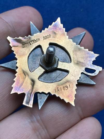 《竞宝斋》第409场 周日，周一，2场连拍 （全场包邮） 苏联1943版一级卫国勋章，含纯金8.3克左右，带证书，银质背轮，7点钟方向白珐琅有小剥皮，整体品相极美。带档案，中拍可联系索取。