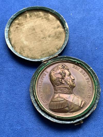 《竞宝斋》第409场 周日，周一，2场连拍 （全场包邮） 法国1840菲利普一世大铜章，背面是拿破仑遗嘱(有原盒)，62.75克，51.2mm，细节见图