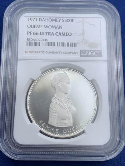 《竞宝斋》第409场 周日，周一，2场连拍 （全场包邮） NGC PF66UC 1971年达荷美（贝宁共和国）独立十周年维梅河土著女孩500法郎精制纪念银币（珍稀币种！限量550枚，999纯银，25.5克，币径40MM）