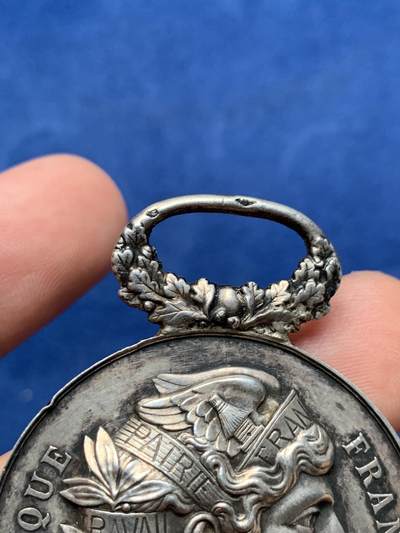 《竞宝斋》第409场 周日，周一，2场连拍 （全场包邮） 1899年法属阿尔及利亚机械师和驾驶员总联合会银质纪念章 26克 40.4*53.3mm