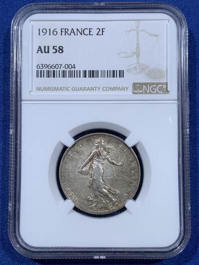 《竞宝斋》第409场 周日，周一，2场连拍 （全场包邮） 两枚一组 自己送评的，法国播种女神2法郎银币，NGC AU58，正面背面五彩，设计非常经典的一枚。1991年苏联3戈比铜币，原光，NGC MS64，非常丝滑的转光，图案设计很漂亮。