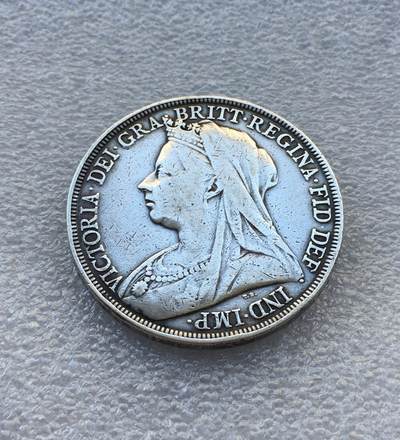 世界钱币专场拍卖 - 英国1895年维多利亚女王披纱马剑一克朗银币 28克92.5%银