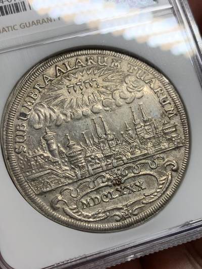 《竞宝斋》第409场 周日，周一，2场连拍 （全场包邮） NGC UNC 德国 纽伦堡帝国自由城 1680年 景观泰勒银币 打制深峻 细节见图
