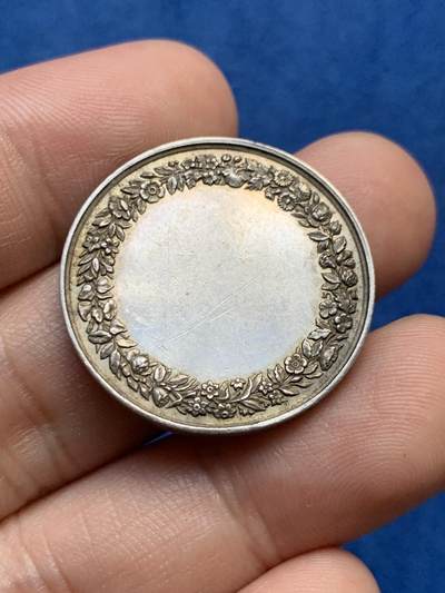 《竞宝斋》第409场 周日，周一，2场连拍 （全场包邮） 法国结婚银章 未刻字 侧面蜜蜂+ARGENT戳记 9.85克 27.3mm 整体五彩漂亮 细节见图