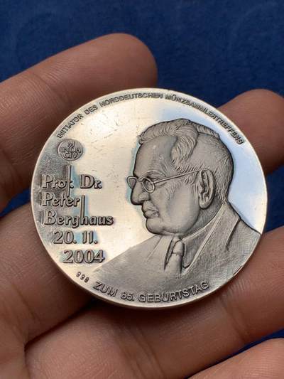 《竞宝斋》第409场 周日，周一，2场连拍 （全场包邮） 德国著名建筑师彼得·贝伦斯银章 999银 30.9克 42.3mm