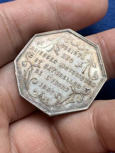 《竞宝斋》第409场 周日，周一，2场连拍 （全场包邮） 法国历史和自然科学协会八角银质代币，12克，30mm，菱形银标。