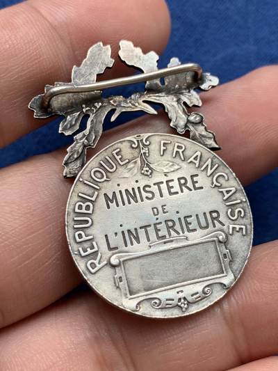 《竞宝斋》第409场 周日，周一，2场连拍 （全场包邮） 法国内务部颁发奉献镀银铜章 12.4克 27.7*43.3mm