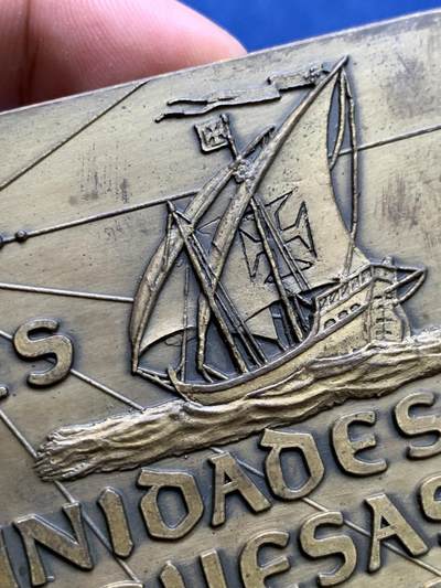 《竞宝斋》第409场 周日，周一，2场连拍 （全场包邮） 葡萄牙社区大会1982年铜质纪念章，64*88mm，240克，高浮雕，设计极具艺术效果，罕见。