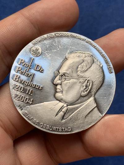 《竞宝斋》第409场 周日，周一，2场连拍 （全场包邮） 德国著名建筑师彼得·贝伦斯银章 999银 30.9克 42.3mm