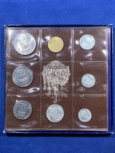 《竞宝斋》第409场 周日，周一，2场连拍 （全场包邮） 原盒证书 圣马力诺1973年8枚封装套币 早期年份 其中500里拉是银币