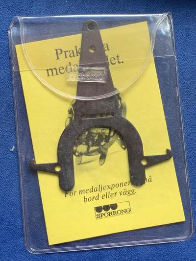 《竞宝斋》第409场 周日，周一，2场连拍 （全场包邮） 瑞典1980年大铜章 290克 70mm 边铭1963 约翰·托比亚斯·塞尔格尔画家雕塑家诞辰240周年（瑞典新古典主义艺术之父） 原盒带支架