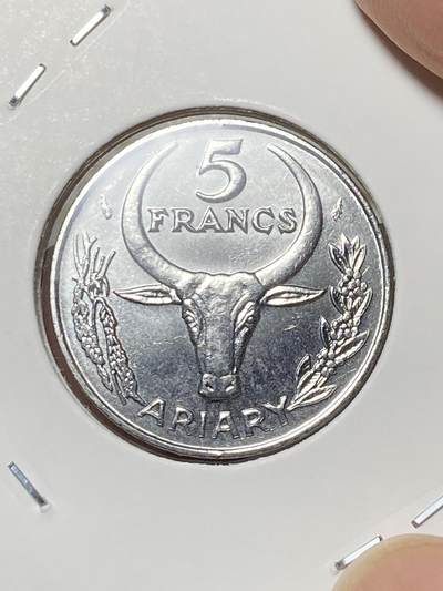 2025年第八十场(总第一百零六场）外国好品散币(免佣金) 原光好品–马达加斯加🇲🇬1989年5法郎(共和国时期第一套，关门年，丰饶角加海豚标)