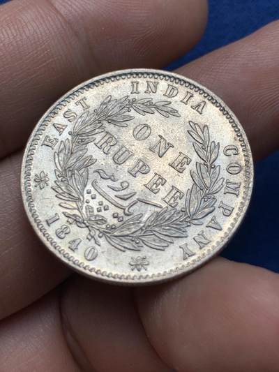 《竞宝斋》第409场 周日，周一，2场连拍 （全场包邮） 英属印度1840年维多利亚双辫1卢比银币