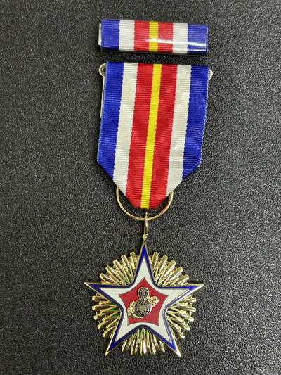 西秦中古拍卖第五十五期 - 民国陆战奖章 带勋略 退台后版本