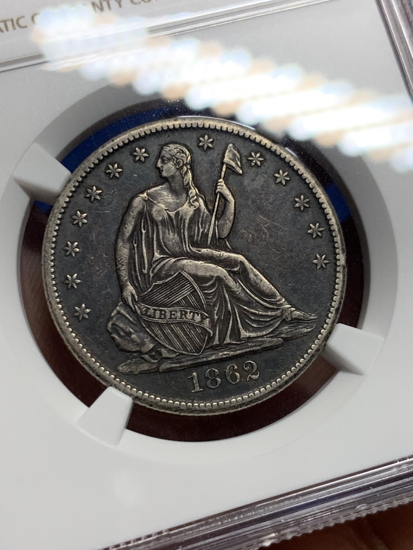 《竞宝斋》第409场 周日，周一，2场连拍 （全场包邮） NGC XF40 美国1862年坐人半美元银币 黑漆古老包浆，状态极佳