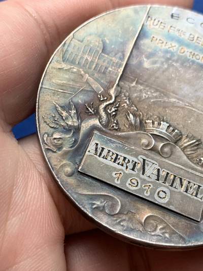 《竞宝斋》第409场 周日，周一，2场连拍 （全场包邮） 1910年法国勒阿弗尔海军协会镀银铜章 54.8克 49.8mm 三角铜标