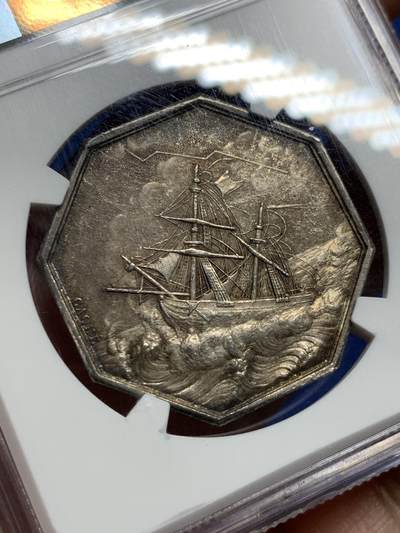 《竞宝斋》第409场 周日，周一，2场连拍 （全场包邮） NGC AU58 法国1832-1841年海洋保险公司海妖八角银质代用币银章 油灯边铭 新版法国八角代用币目录封面同款