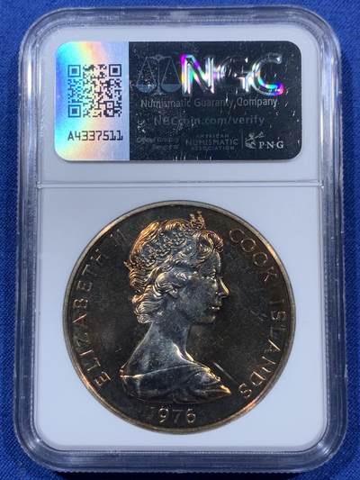 《竞宝斋》第409场 周日，周一，2场连拍 （全场包邮） NGC SP63 库克群岛1976年5元曼加拉翠鸟克朗型纪念银币 五彩包浆难得