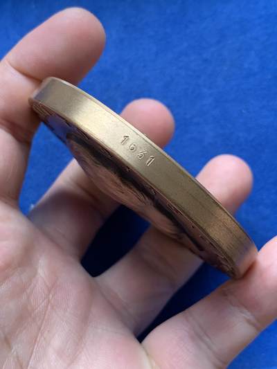 《竞宝斋》第409场 周日，周一，2场连拍 （全场包邮） 瑞典1980年大铜章 290克 70mm 边铭1963 约翰·托比亚斯·塞尔格尔画家雕塑家诞辰240周年（瑞典新古典主义艺术之父） 原盒带支架