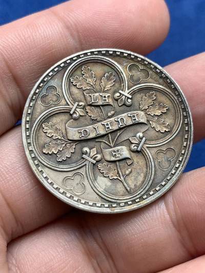 《竞宝斋》第409场 周日，周一，2场连拍 （全场包邮） 法国弗雷兹考古协会银代币 丰饶角银标 15.1克 33.6mm