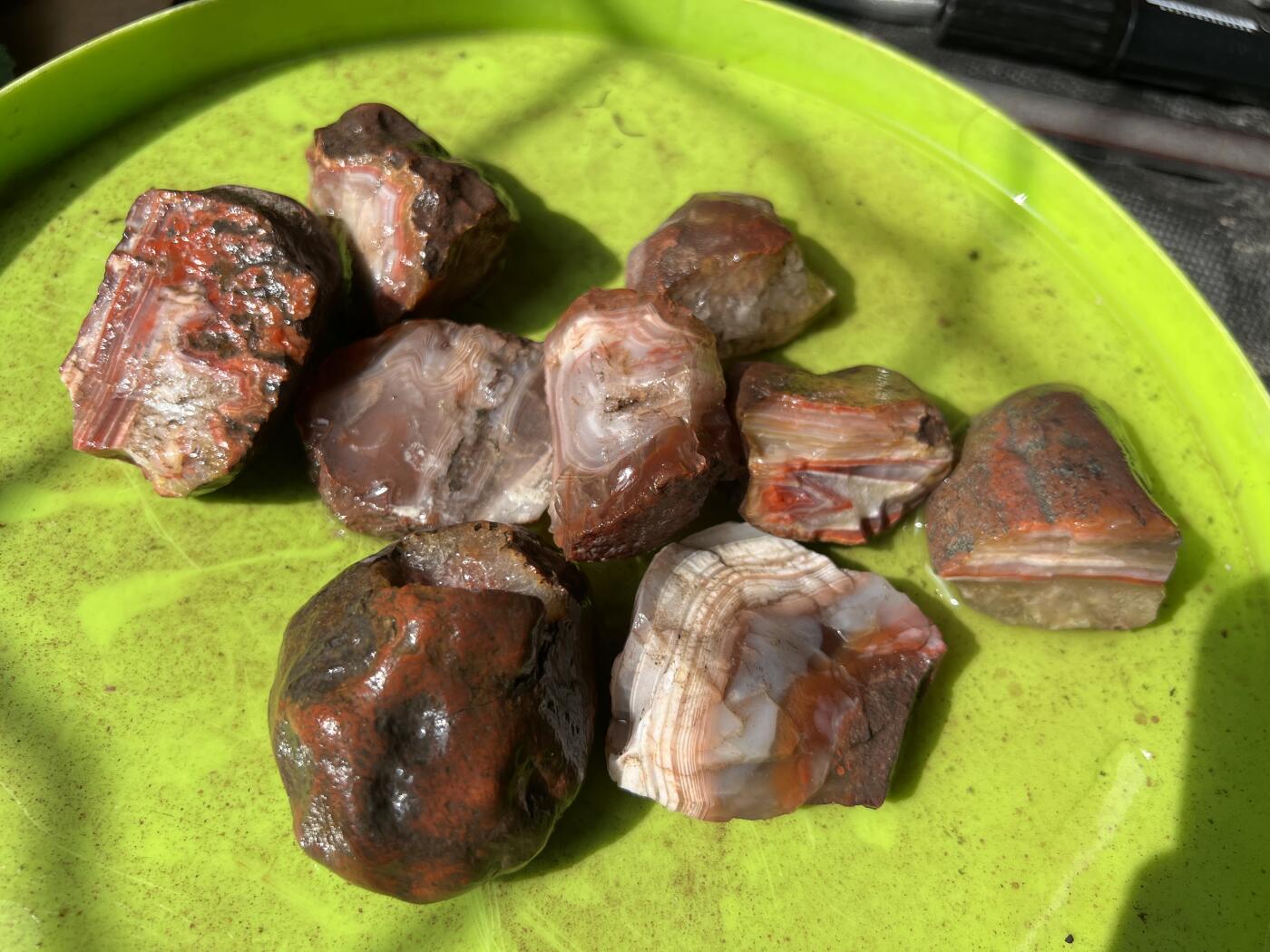 零元拍：南红玛瑙桶珠，约7克，24/18MM，颜色以实物为准。拍到的再送一斤南红鱼缸料，只多不少