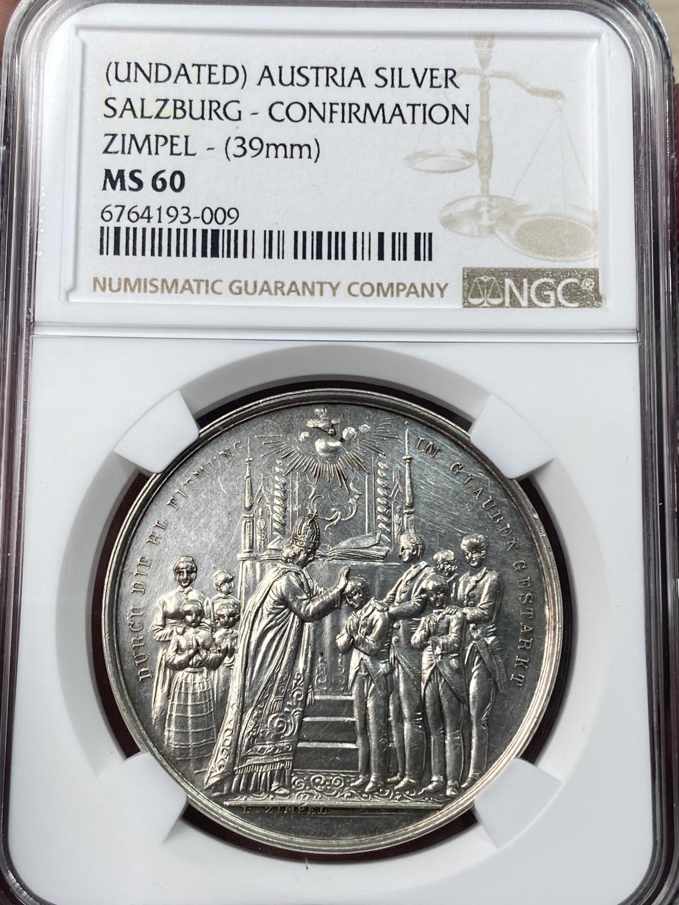 万国钱币拍卖第051期 NGC MS60 18世纪奥地利萨尔茨堡景观坚信礼纪念银章 萨尔茨堡要塞景观型在坚信礼章中属首见 繁复程度从细节中可一窥一二  古萨尔茨堡景观完美呈现