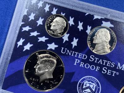 《竞宝斋》第410场 周日，周一，2场连拍 （全场包邮） 美国2003年精制套币+精制州币5枚套盒证全