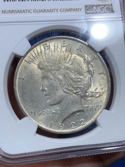 《竞宝斋》第410场 周日，周一，2场连拍 （全场包邮） NGC MS64 美国1922年和平女神1美元银币，浅包浆状态非常舒服