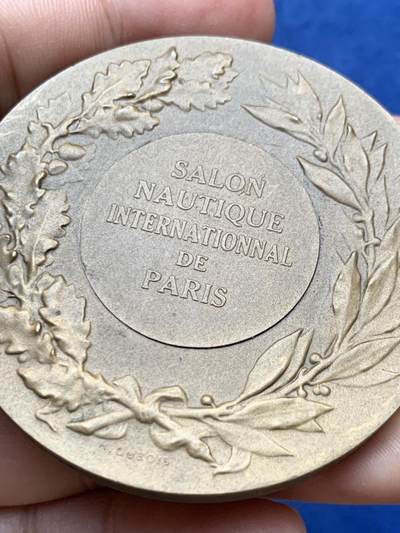 《竞宝斋》第410场 周日，周一，2场连拍 （全场包邮） 法国巴黎第八届国际航海展览会纪念大铜章 好品 高浮雕 85.3克 58.5mm 丰饶角铜标