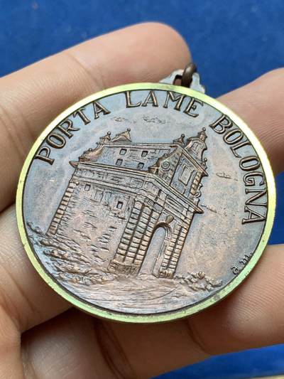 《竞宝斋》第410场 周日，周一，2场连拍 （全场包邮） 意大利博洛尼亚城门-拉梅门纪念章 24.3克 42.1mm