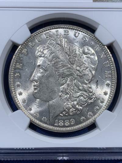 《竞宝斋》第410场 周日，周一，2场连拍 （全场包邮） NGC MS64 美国 1889 摩根 一美元 银币 卷拆品