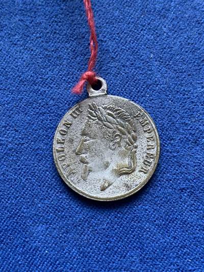 《竞宝斋》第410场 周日，周一，2场连拍 （全场包邮） 三枚一组 法国铜章 总重约85.3克 24.7-69.7mm