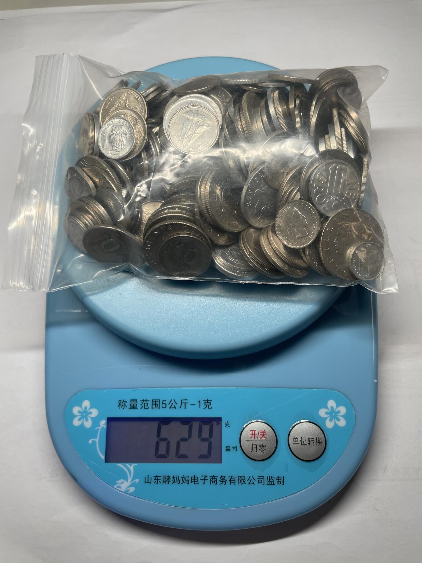 2025年集古藏今外币拍卖第八期-第2场—（总第262拍），可以寄存60天，满160元包邮。 带光白色各国硬币629克，约210枚