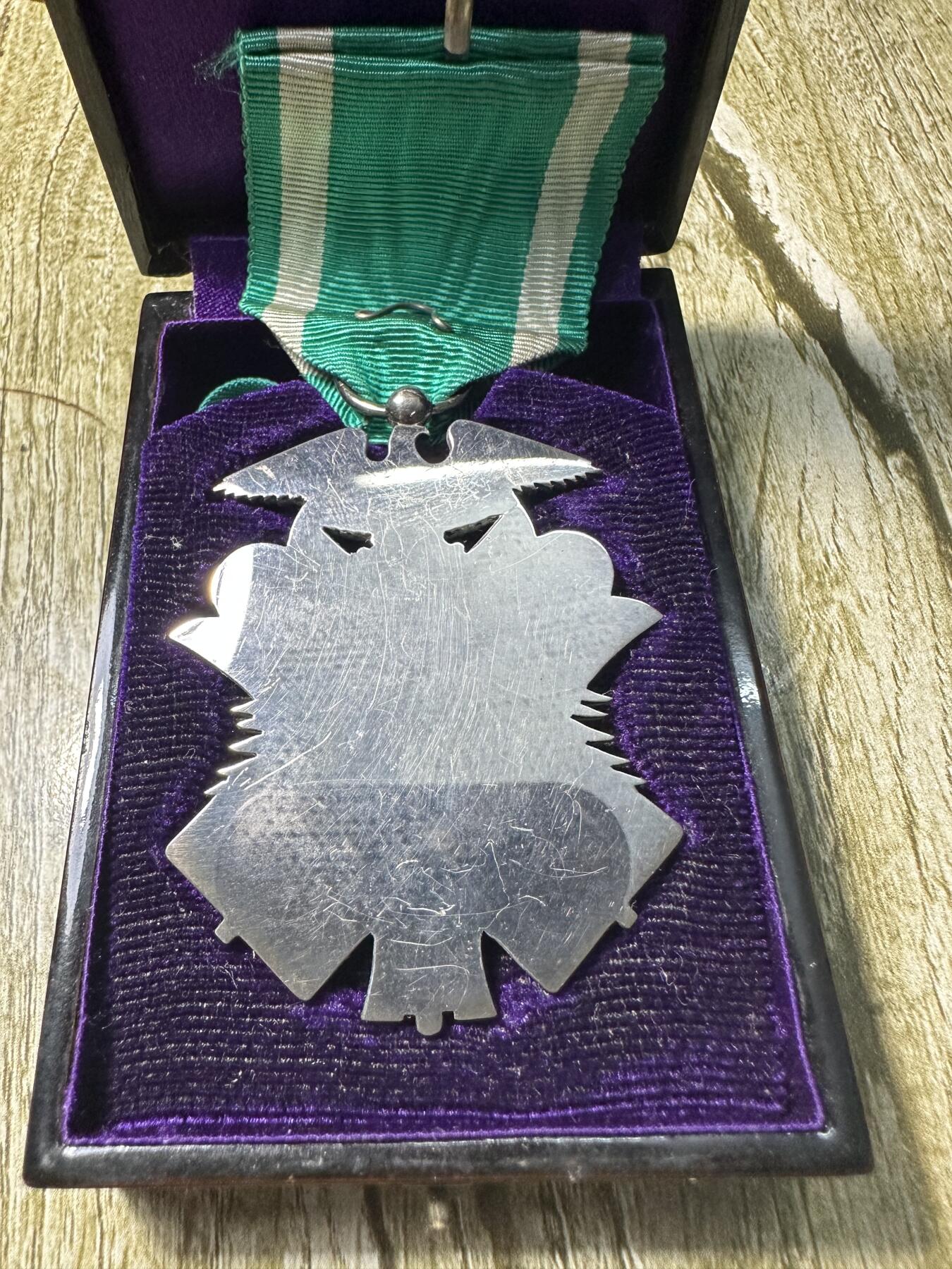 章，钱币 五彩日本七等金鵄章，白字，银制，原盒带略