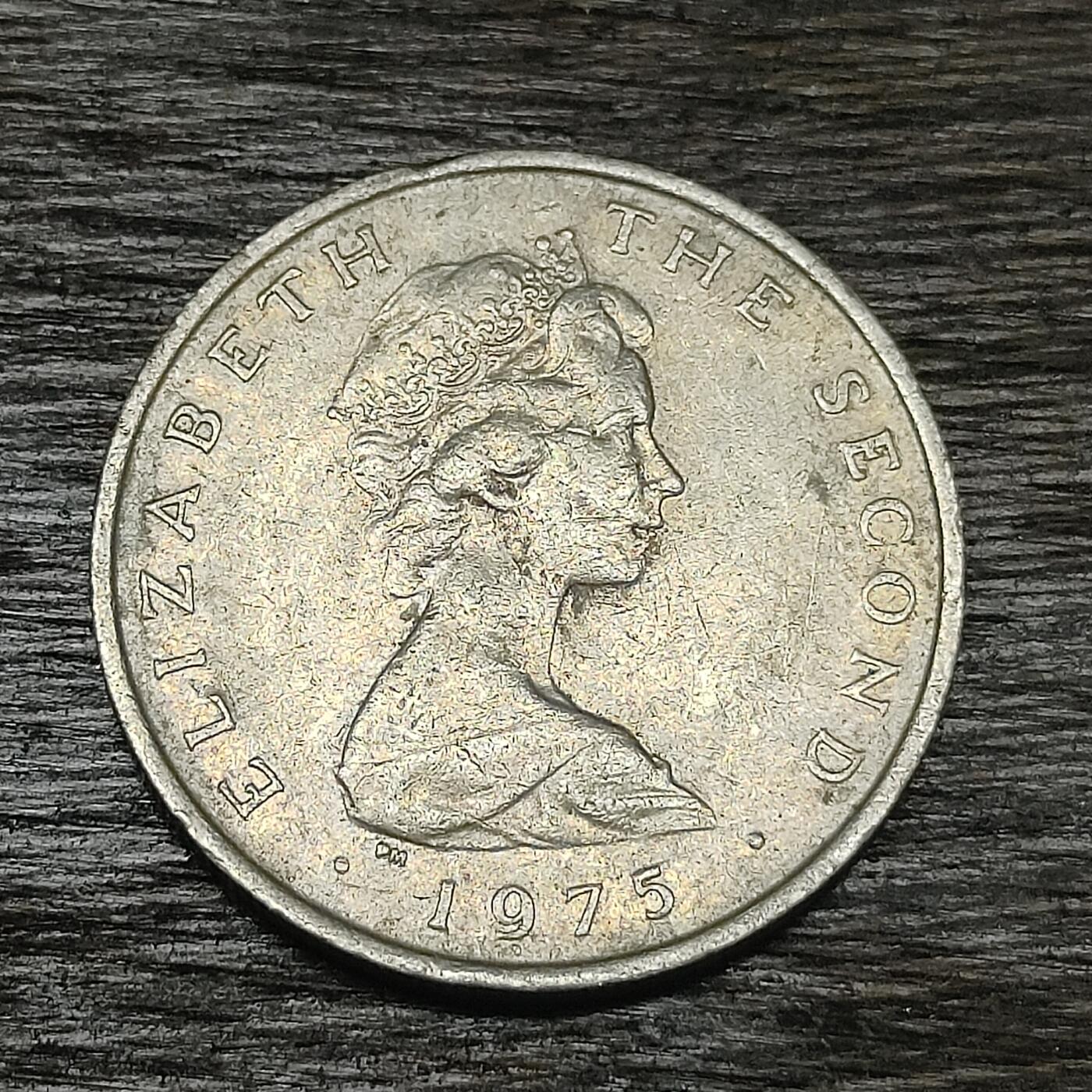 【铜匠收藏】★第130场★散币场，无佣金，30包邮。不满30元，支付5元运费。《接受代拍 代送NGC评级》 马恩岛 1975年 5便士 大城堡