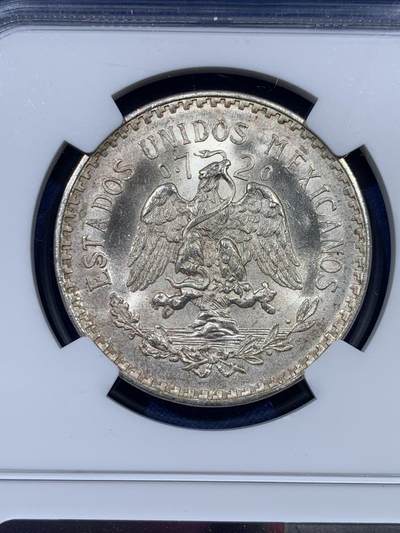 《竞宝斋》第410场 周日，周一，2场连拍 （全场包邮） NGC MS67 超高分 1943墨西哥1比索银币 两面爆光 细节绝对清晰 甚至有点精制币的味道 一步到位 高价值品种