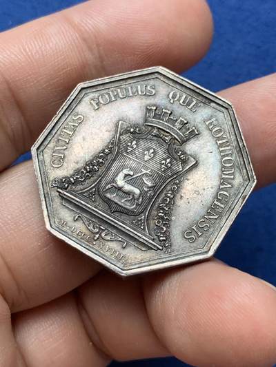 《竞宝斋》第410场 周日，周一，2场连拍 （全场包邮） 法国1818里昂地区八角银质代币 左脚扛旗 18.15克 32.4mm 早期无边铭