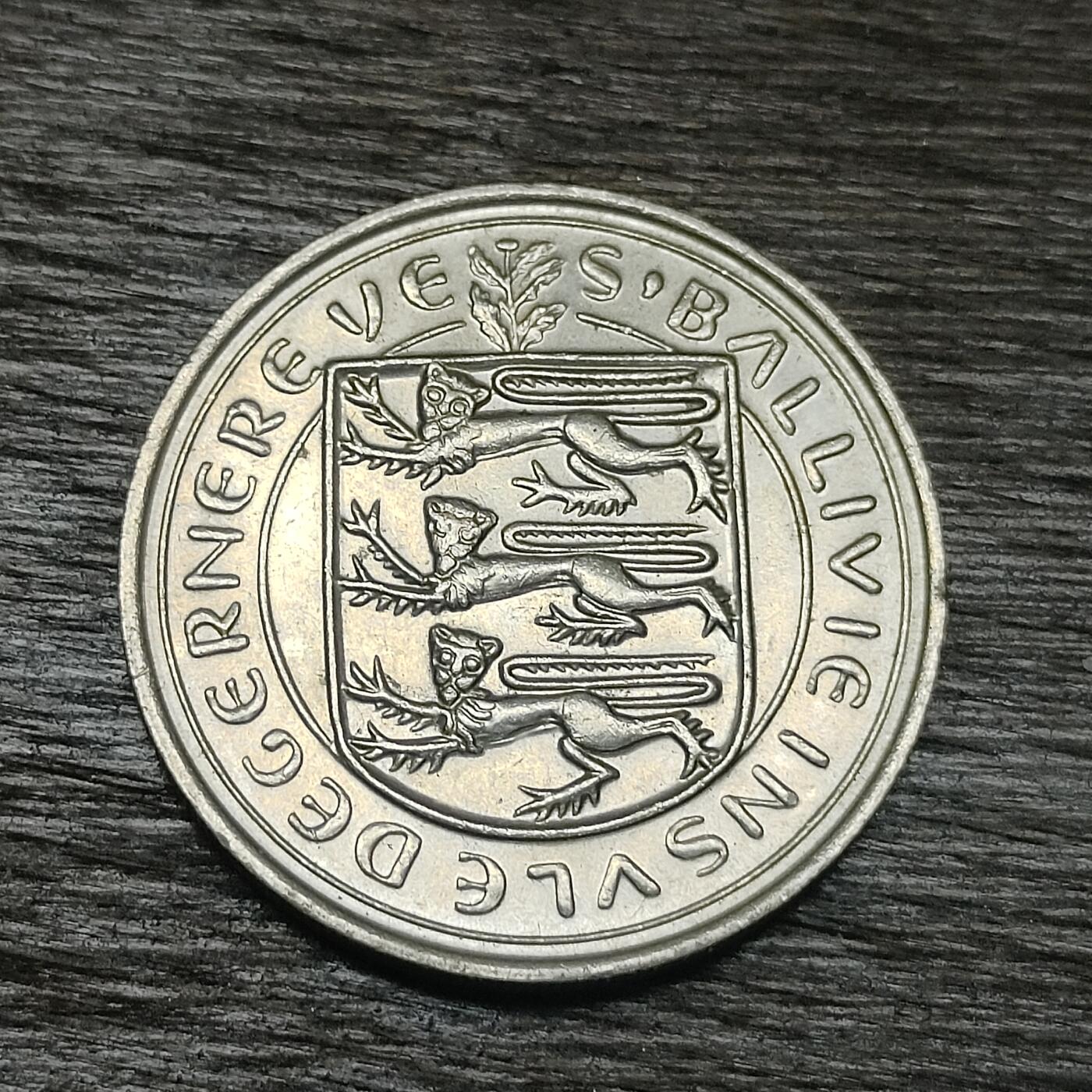 【铜匠收藏】★第130场★散币场，无佣金，30包邮。不满30元，支付5元运费。《接受代拍 代送NGC评级》 1982年 根西岛 10便士 牛