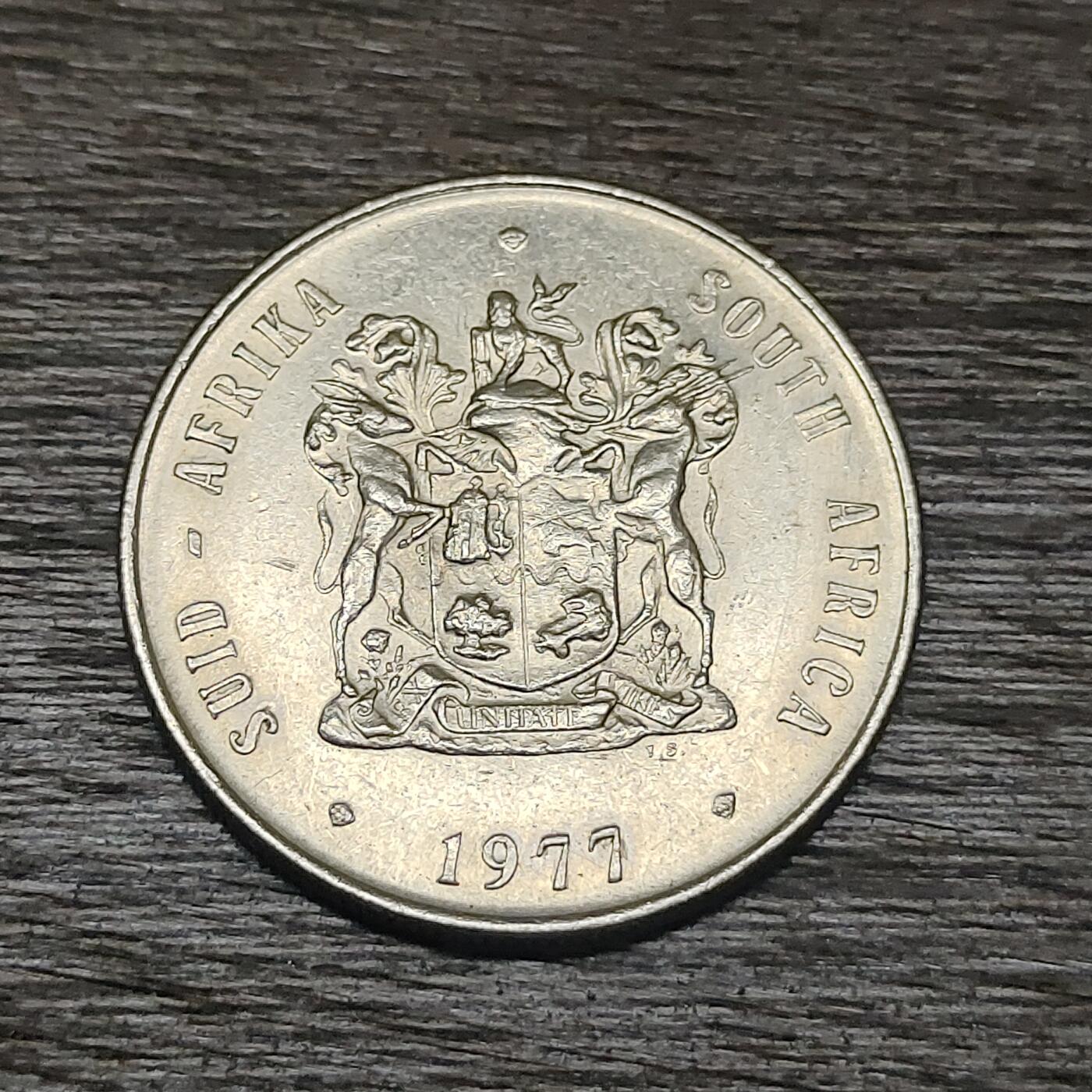 【铜匠收藏】★第130场★散币场，无佣金，30包邮。不满30元，支付5元运费。《接受代拍 代送NGC评级》 南非 1兰特 1977年 