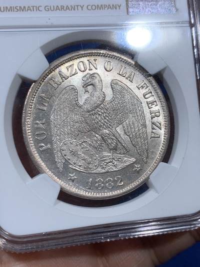 《竞宝斋》第410场 周日，周一，2场连拍 （全场包邮） NGC MS63 智利1882年秃鹰大银币，智利和英国硝石战争结束前一年的出品，智利在经济困境中任然制作出如此高品质的银币非常不易。