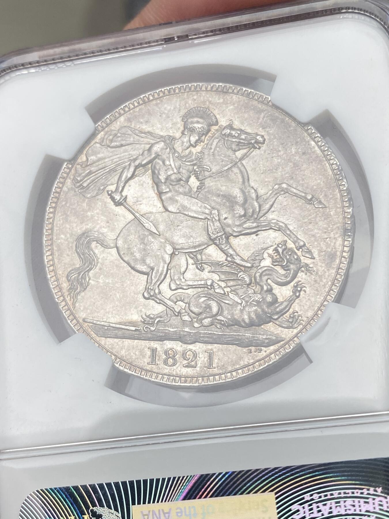 万国钱币拍卖第051期 NGC MS63 1821英国乔治四世马剑克朗 英国马剑系列中不可或缺的力作 Pistrucci倾力之作 优雅铁灰包浆 车轮转光 好品难得的一枚马剑大银