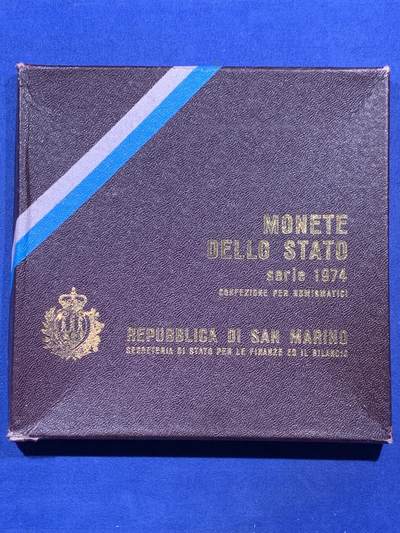 《竞宝斋》第410场 周日，周一，2场连拍 （全场包邮） 原盒证书 圣马力诺1974年8枚封装套币 其中最大一枚是500里拉银币