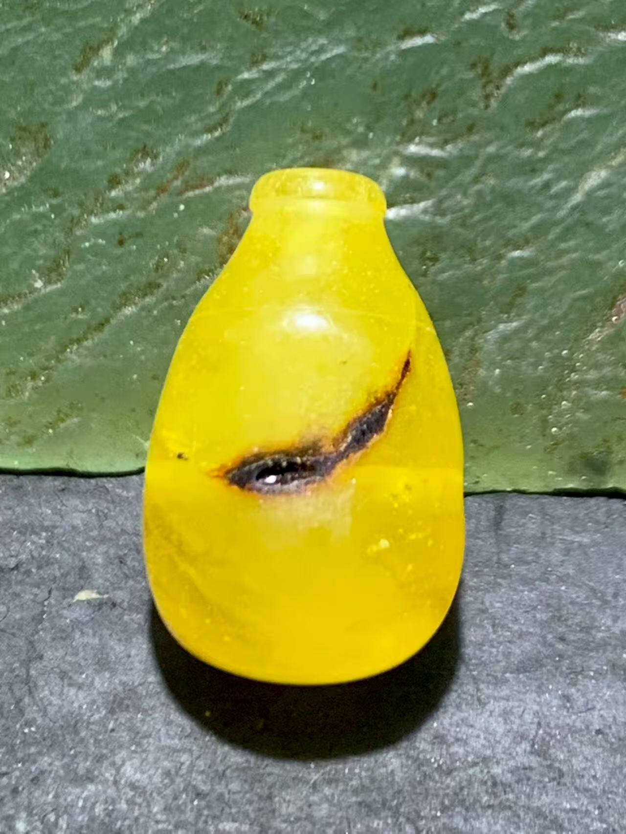 天然通货乌克兰蜜蜡一体佛头三通一个