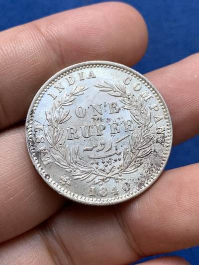 《竞宝斋》第410场 周日，周一，2场连拍 （全场包邮） 英属印度1840年维多利亚双辫1卢比银币 状态非常好