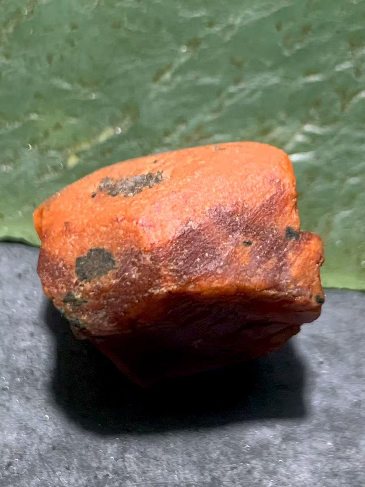 精美柿子红南红玛瑙明料原石一颗！