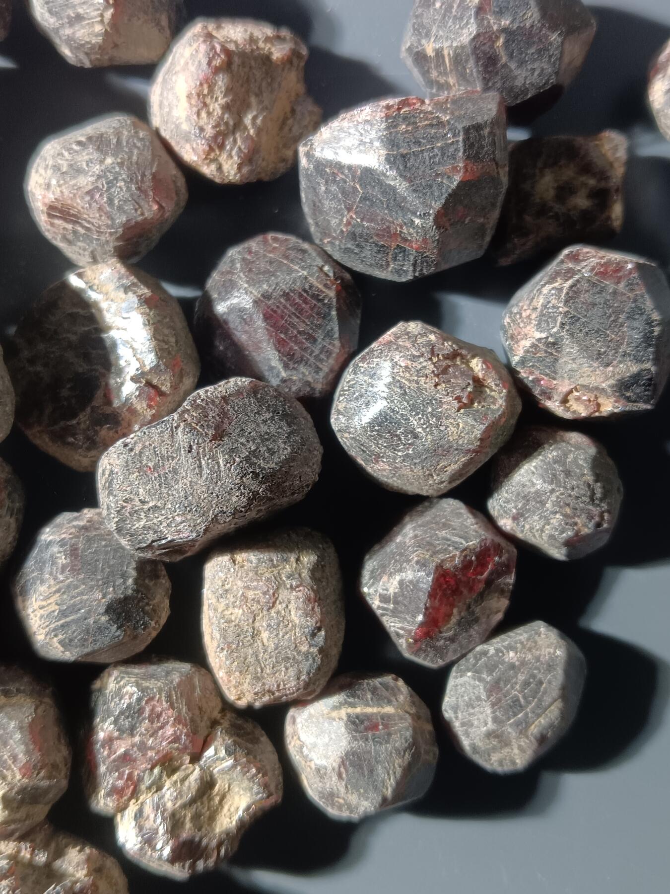 68期回流戒指饰品杂件纪念章丝路钱币专场 石榴石原石(一斤)