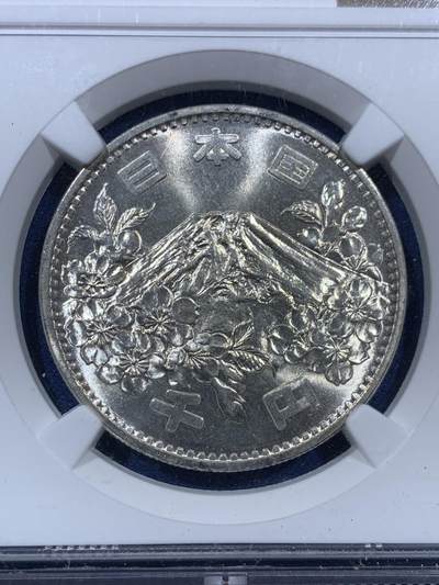 《竞宝斋》第410场 周日，周一，2场连拍 （全场包邮） 两枚一组 NGC MS65 日本1964年奥运银币 状态都很不错 近期银价非涨 盒子币几乎没有溢价了 性价比很高