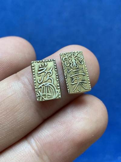 《竞宝斋》第410场 周日，周一，2场连拍 （全场包邮） 两枚一组 日本二朱金 打制周正 总重约3.26克