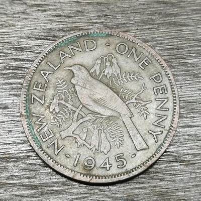 【铜匠收藏】★第130场★散币场，无佣金，30包邮。不满30元，支付5元运费。《接受代拍 代送NGC评级》 - 新西兰 1945年 1便士 铜币 簇胸吸蜜鸟