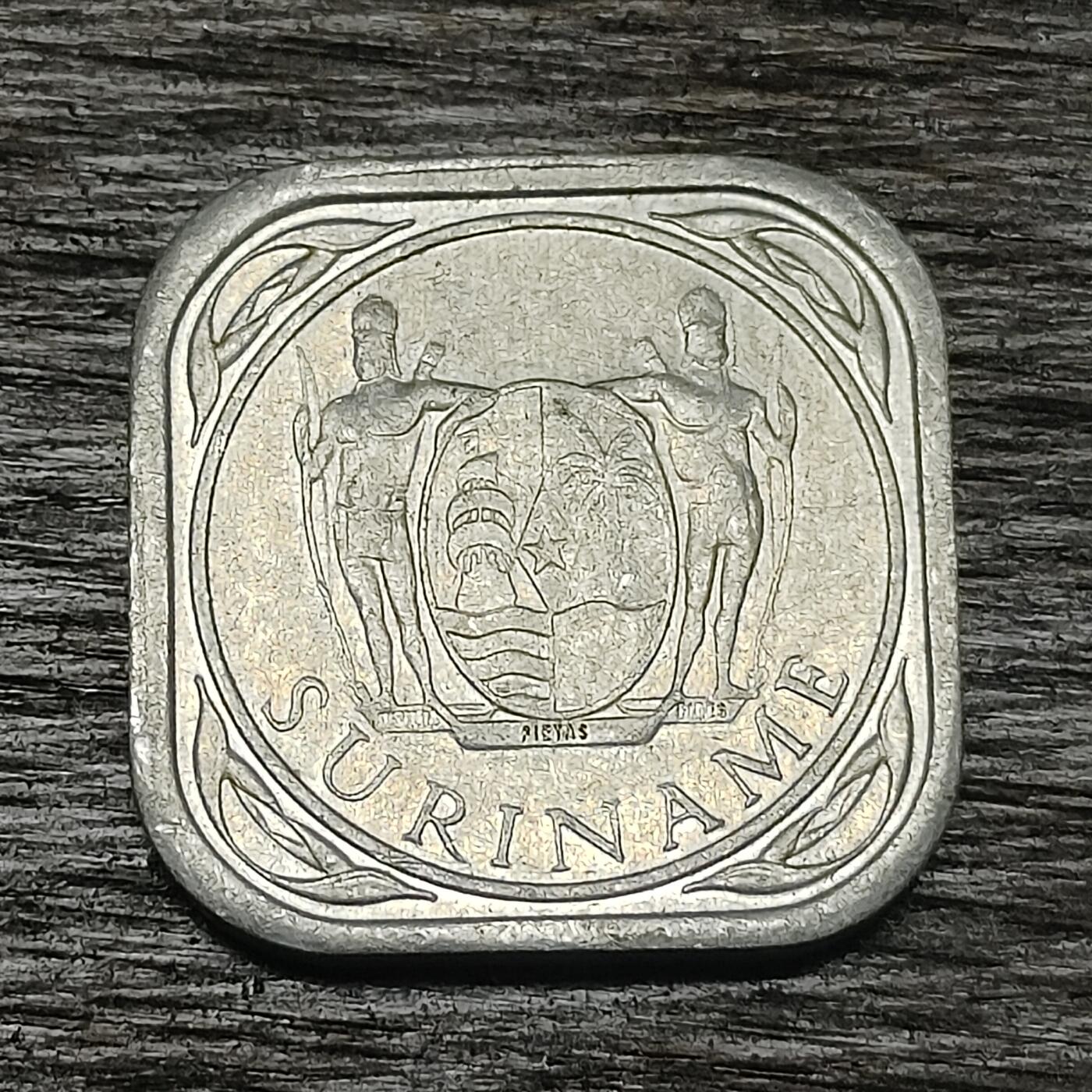 【铜匠收藏】★第130场★散币场，无佣金，30包邮。不满30元，支付5元运费。《接受代拍 代送NGC评级》 苏里南 1979年 5分 铝制方形币